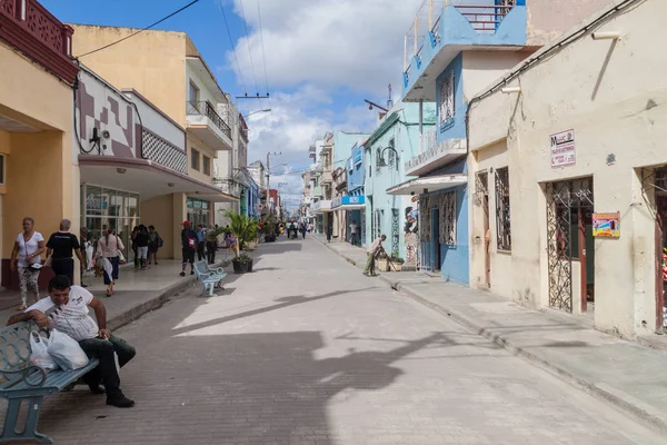 Camaguey Cuba Ene 2016 Gente Camina Por Una Calle Peatonal —  Fotos de Stock