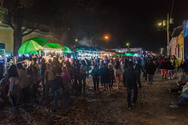 Antigua Guatemala Března 2016 Lidé Jedí Stánků Antigua Guatemala City — Stock fotografie