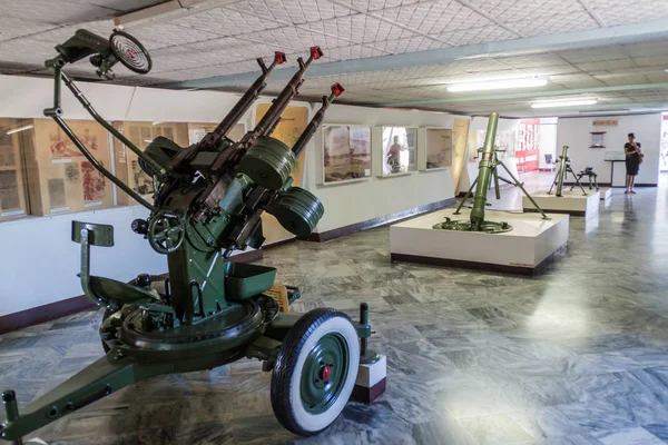 Playa Giron, Küba - 14 Şubat 2016: Silah başarısız 1961 Domuzlar Körfezi işgali Playa Giron Köyü, Küba'ya adanmış bir rmuseum.