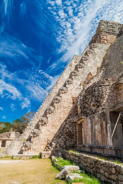 Merdiven sihirbaz (Piramide del adivino) Antik Maya şehir Uxmal, Meksika piramit