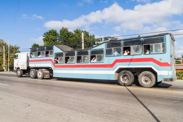 Camaguey Kuba Stycznia 2016 Przyczepa Bus Nickiem Camello Camel Camaguey — Zdjęcie stockowe