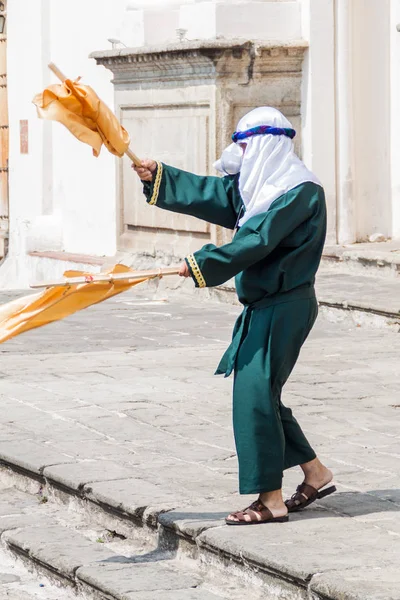 Antigua, Guatemala - 27 Mart 2016: Paskalya Pazar geçit katılımcı Antigua Guatemala City.