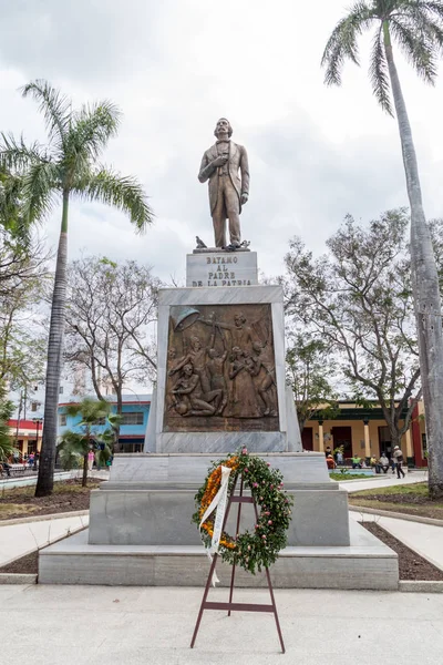 Bayamo, Küba - 30 Ocak 2016: Carlos Manuel Cespedes heykel Bayamo, Küba