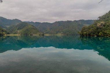 Laguna Brava (Yolnabaj) Gölü, Guatemala