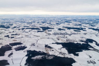 Münih, Almanya yakınındaki Bavyera manzara kış havadan görünümü