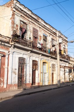 Cienfuegos, Cuba - 10 Şubat 2016: Cienfuegos, Cuba dökük bir görünümünü.