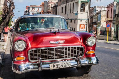 Havana, Küba - 21 Şubat 2016: Vintage Chevrolet araba Havana'da sokakta.
