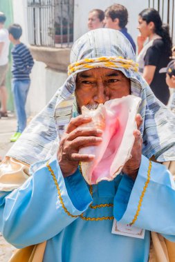 Antigua, Guatemala - 27 Mart 2016: Paskalya Pazar geçit katılımcı Antigua Guatemala City.