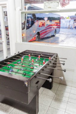 Merida, Meksika - 28 Şubat 2016: Masa futbolu, Merida, Meksika'da bir geldi Otogar
