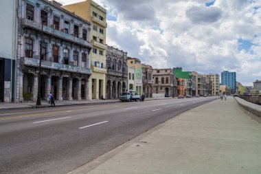 Havana, Küba - 22 Şubat 2016: Ünlü sahil sürücü Havana'da Malecón