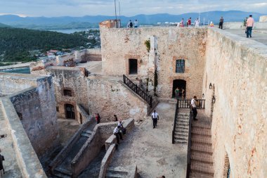Santiago De Cuba, Cuba - 1 Şubat 2016: Castle San Pedro de la Roca del Morro, Santiago de Cuba, Cuba turist ziyaret