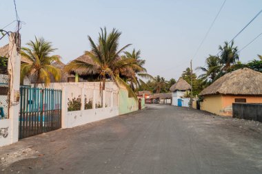 Monterrico Köyü, Guatemala bir sokak görünümü