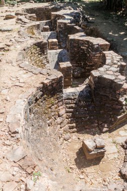 Şeker fabrikası San Isidro de los Destiladeros Valle de los Ingenios Valley yakınındaki Trinidad, Küba sarnıçlar