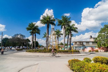 LAS TUNAS, CUBA - JAN 27, 2016: Rounabout on Primera de Enero avenue in Las Tunas