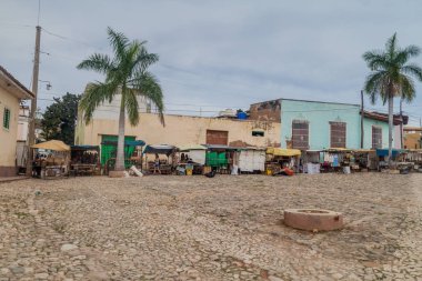 Trinidad, Küba - 8 Şubat 2016: Arnavut kaldırımlı Caddesi ve merkezi Trinidad, Küba'da bir Pazar.