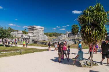 Tulum, Mexio - 29 Şubat 2016: Tulum, Meksika antik Maya şehir kalıntıları turist ziyaret