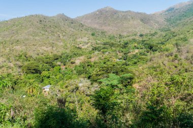 Sierra Maestra dağ silsilesi Santiago de Cuba, Cuba yakınındaki peyzaj