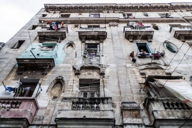 Havana, Küba - 23 Şubat 2016: Dökük Habana Vieja mahalle, Havana, Küba