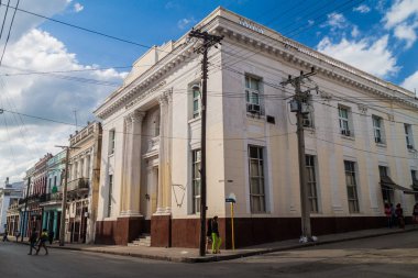Cienfuegos, Cuba - 10 Şubat 2016: Görünüm eski Cienfuegos, Küba'da evler.