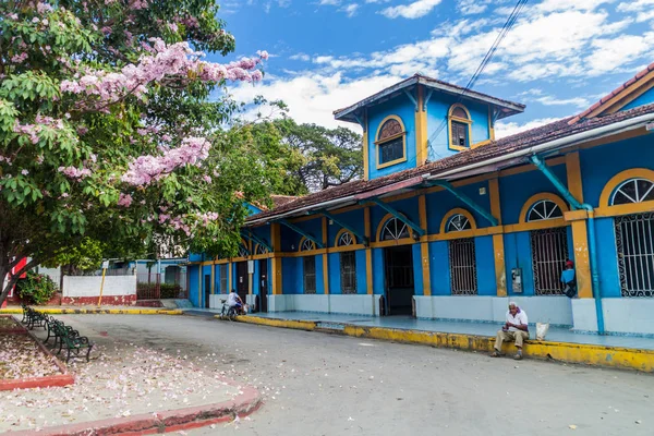 Cienfuegos, Cuba - 11 Şubat 2016: Cienfuegos, Küba'da bir tren istasyonu inşası.
