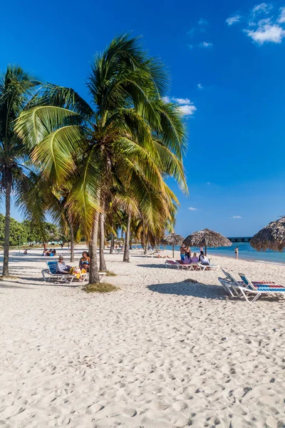 Playa Giron Cuba Feb 2016 Tourists Beach Playa Giron Cuba — Stock Photo, Image