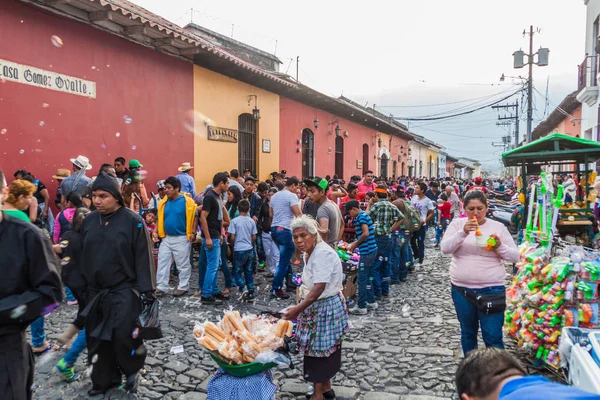Antigua Guatemala März 2016 Menschenmassen Auf Einer Straße Der Guatemaltekischen — Stockfoto