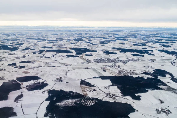 Münih, Almanya yakınındaki Bavyera manzara kış havadan görünümü