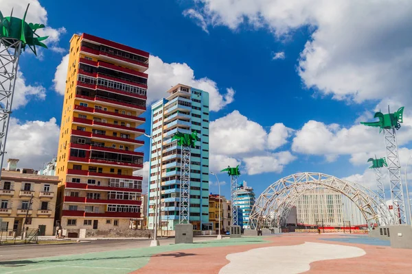 Jose Marti duruşları Platform Havana, Küba'da Amerika Birleşik Devletleri Büyükelçiliği'karşısında