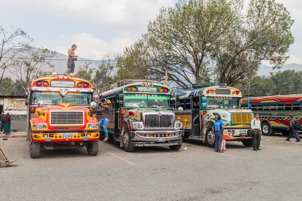 Antigua Guatemala Marzo 2016 Autobus Colorati Polli Scuolabus Americani Sono — Foto Stock