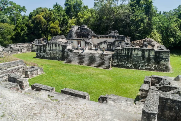 Tikal Gwatemala Marca 2016 Turyści Odwiedzają Akropol Sur Archeologiczne Tikal — Zdjęcie stockowe