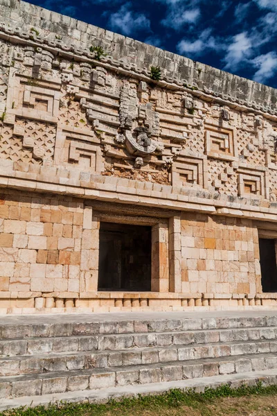 Palacio del antik Maya şehir Uxmal, Meksika harabelerde bina Gobernador (valilik Sarayı)