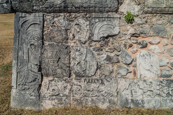 在鸡察的考古遗址大球场的球员的浮雕 墨西哥 — 图库照片