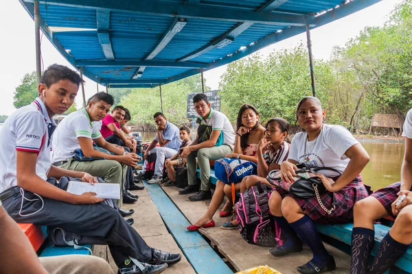 Monterrico Guatemala Marzo 2016 Pople Viaggiando Traghetto Nelle Zone Umide — Foto Stock