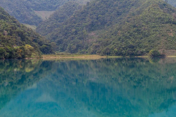 Laguna Brava (Yolnabaj) Gölü, Guatemala