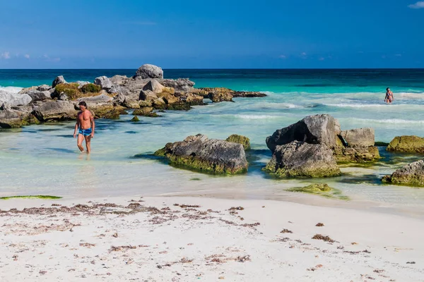 Tulum Mexio Feb 2016 Los Turistas Disfrutan Playa Del Caribe —  Fotos de Stock