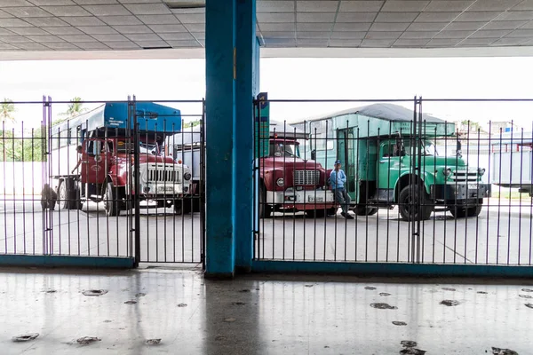 Santa Clara Kuba Luty 2016 Osobowe Ciężarówki Przystanku Autobusowym Santa — Zdjęcie stockowe