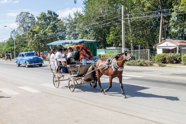 Camagüey, Cuba - 25 Ocak 2016: At arabası, Camagüey taşımacılığında ortak ortalaması