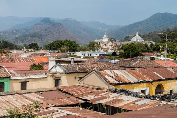 Çatılar şehrin Antigua Guatemala, Guatemala.