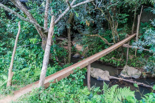 Kleine Fußgängerbrücke Über Den Fluss Palmarito Der Nähe Von Vinales — Stockfoto