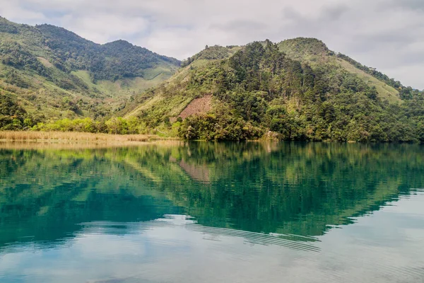 Laguna Brava (Yolnabaj) Gölü, Guatemala