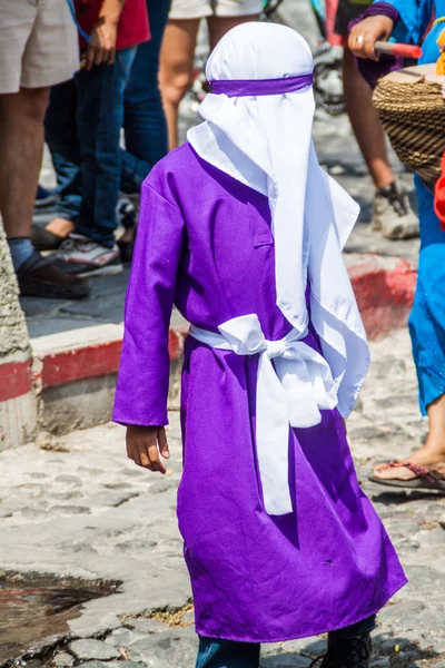 Antigua, Guatemala - 27 Mart 2016: Paskalya Pazar geçit katılımcı Antigua Guatemala City.