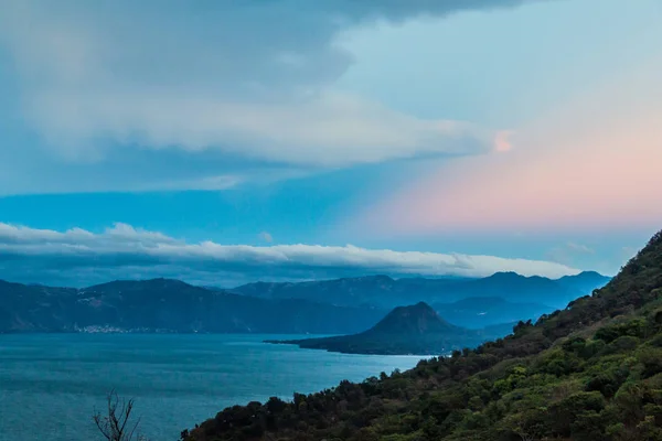 Pohled Jezero Atitlan Sopku Cerro Oro Guatemala — Stock fotografie