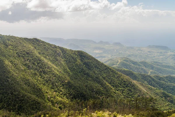 マエストラ山脈ラ グラン ピエドラ山 キューバから見た風景 — ストック写真
