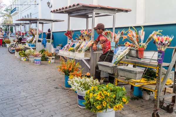 Santa Clara Cuba Febbraio 2016 Venditori Fiori Nel Centro Santa — Foto Stock