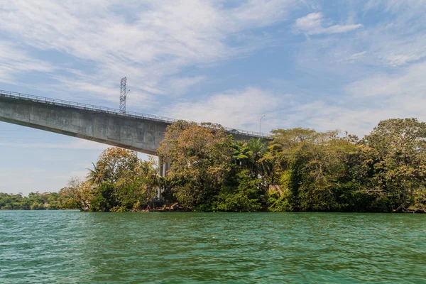 Most Nad Rzeką Rio Dulce Mieście Fronteras Gwatemala — Zdjęcie stockowe