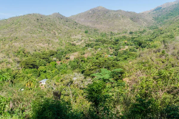 Sierra Maestra dağ silsilesi Santiago de Cuba, Cuba yakınındaki peyzaj