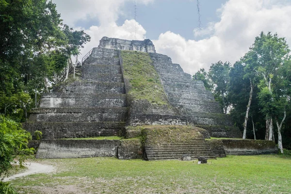 Yapısı 216 Arkeoloji alanında Yaxha, Guatemala