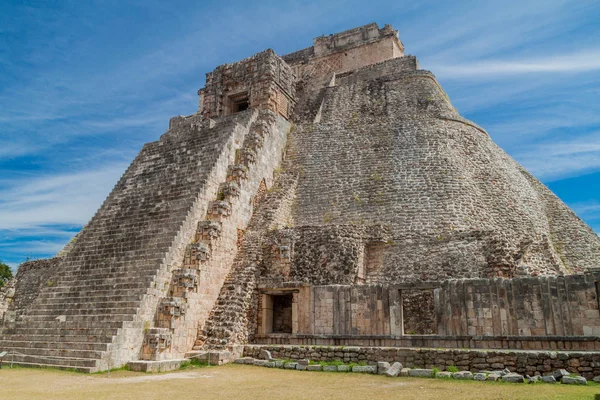 魔术师的金字塔 Piramide Del Adivino 在古玛雅城市乌斯马尔的废墟 墨西哥 — 图库照片