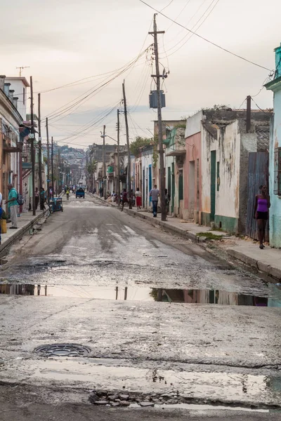 Matanzas, Cuba - 16 Şubat 2016: Matanzas, Cuba ortasına bir sokakta görünümünü