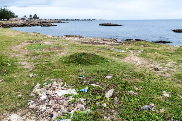 Çöp bir kenarı Gibara Köyü, Küba